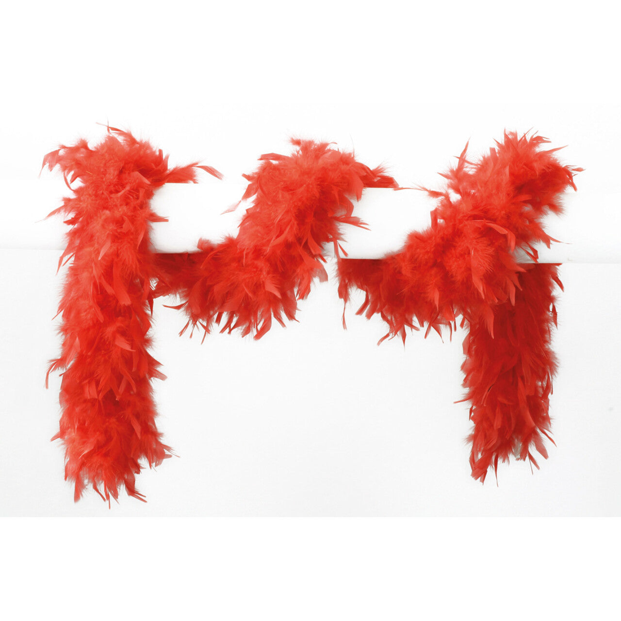 Op deze afbeelding zie je een Accessoires, van het merk Wilbers. Lange Boa Met Veren Rood 180 Centimeter