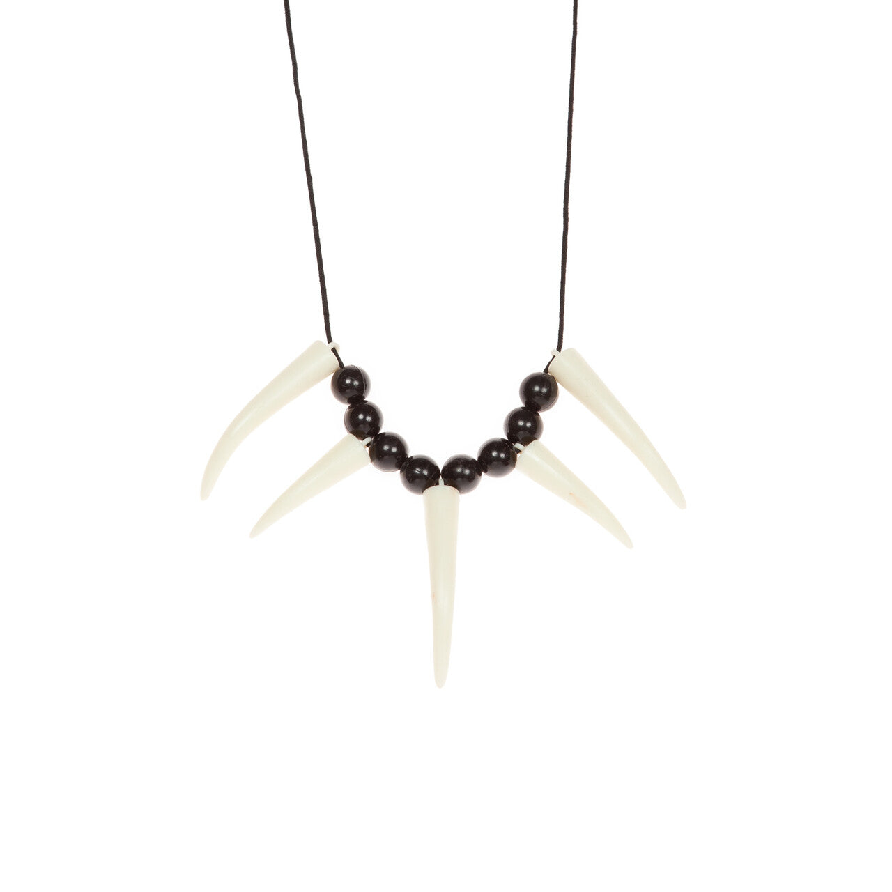 Op deze afbeelding zie je een Accessoires, van het merk Wilbers. Ketting Met Grote Roofdier Tanden