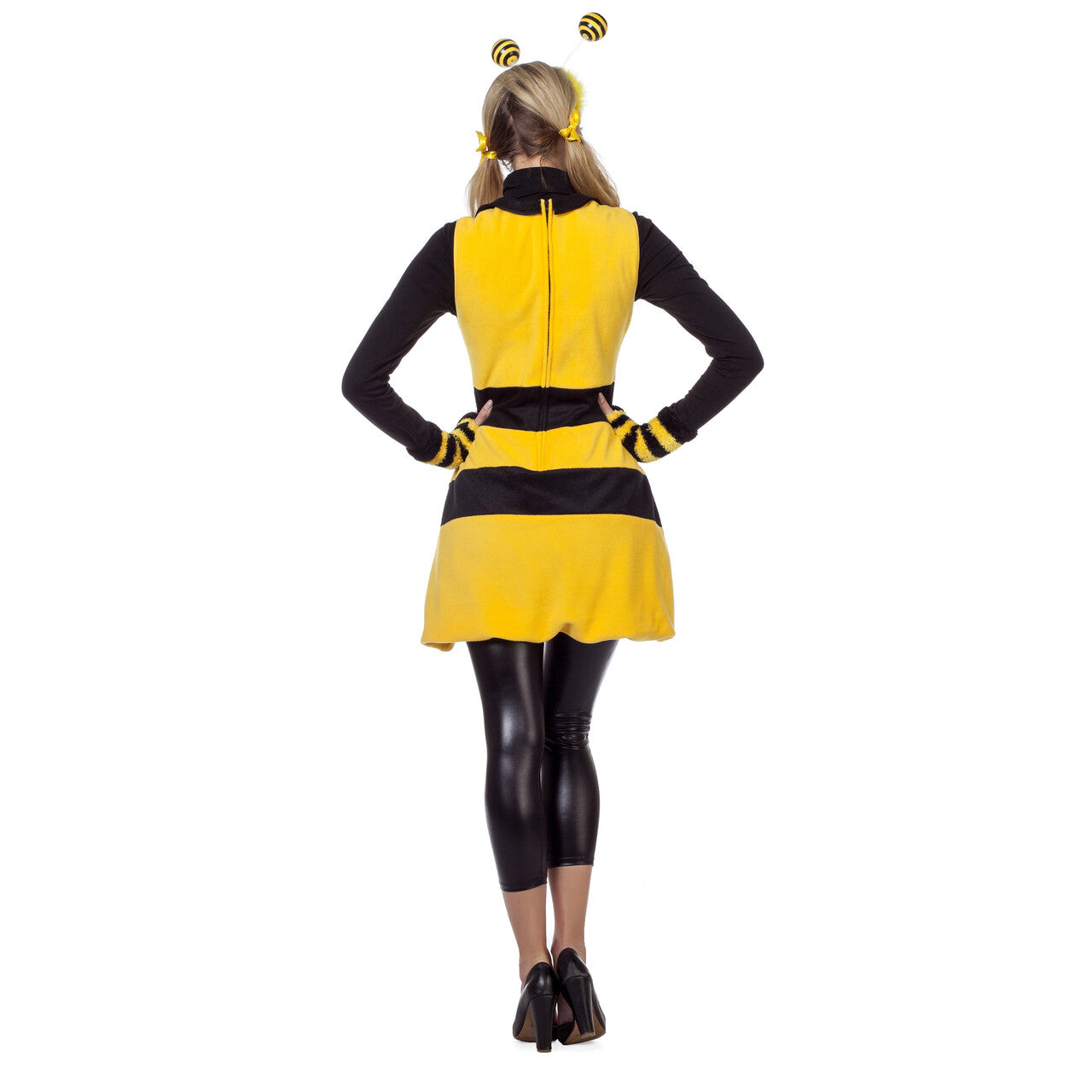 Op deze afbeelding zie je een Kostuums, van het merk Wilbers. Zoemend Zacht Bijtje Fleece Vrouw Kostuum