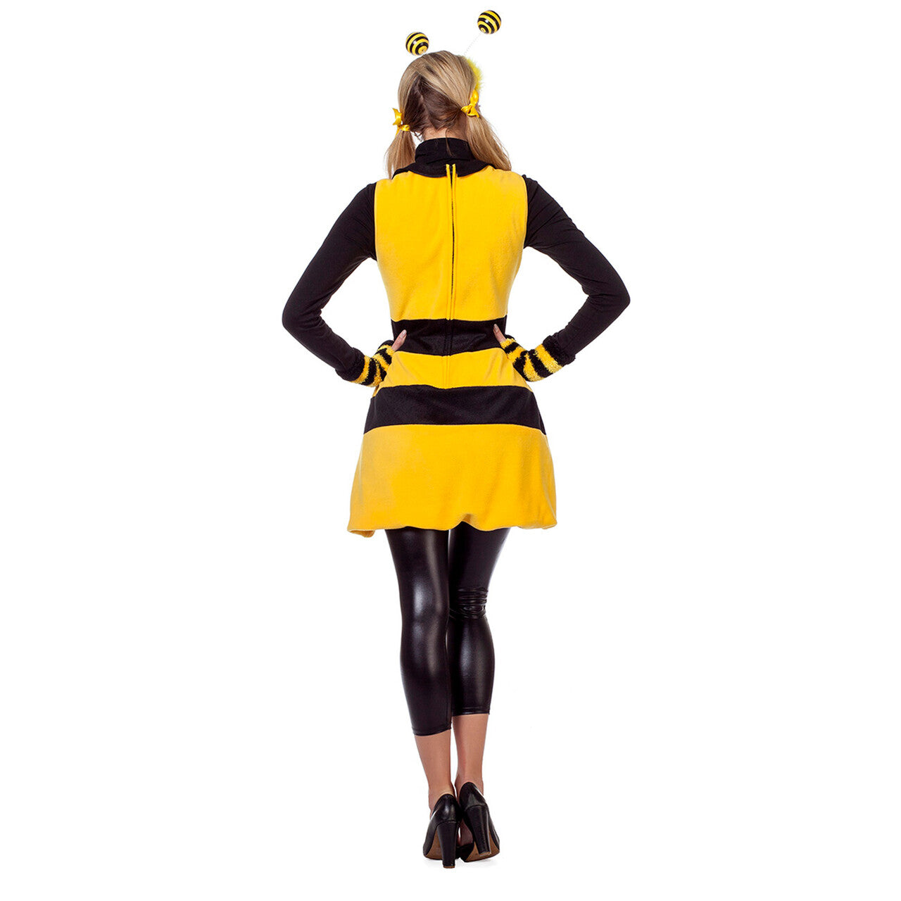 Op deze afbeelding zie je een Kostuums, van het merk Wilbers. Zoemend Zacht Bijtje Fleece Vrouw Kostuum
