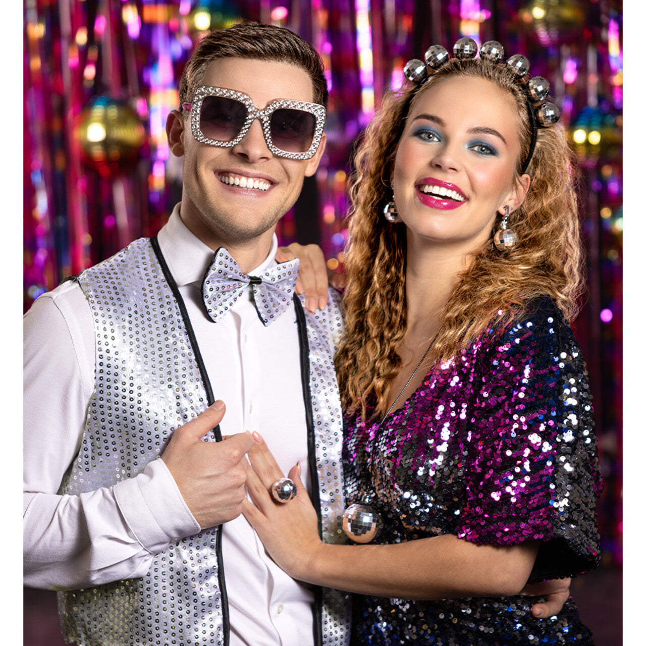 Op deze afbeelding zie je een Accessoires, van het merk Boland. Accessoire Set Disco Ballen Zilver