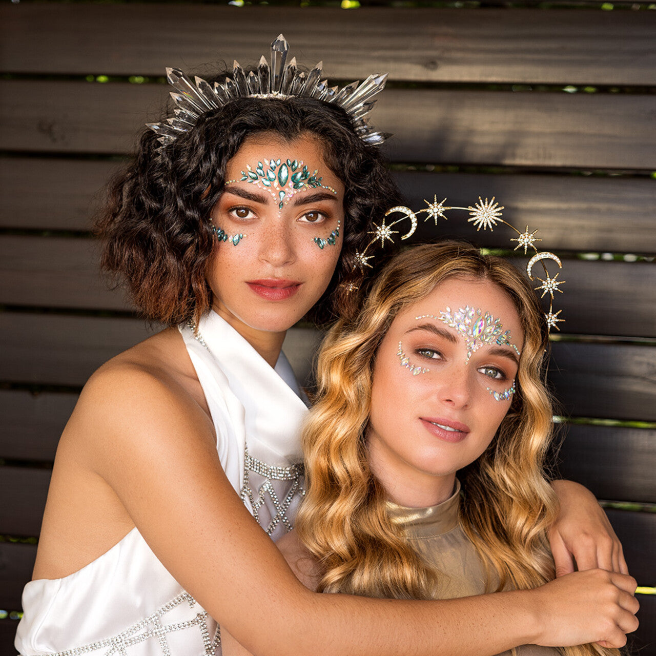 Op deze afbeelding zie je een Accessoires, van het merk Boland. Metalen Diadeem Halokroon Calypso