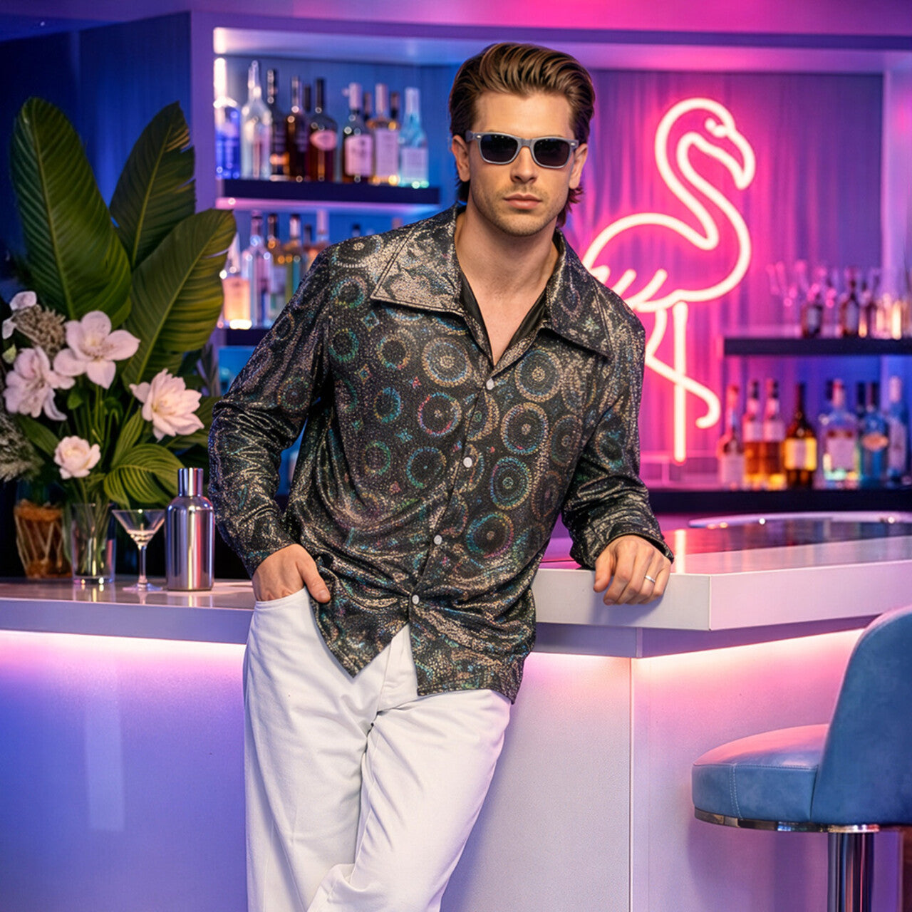 Op deze afbeelding zie je een Kostuums, van het merk Boland. Blouse Lumi Disco Proof Zilver Man