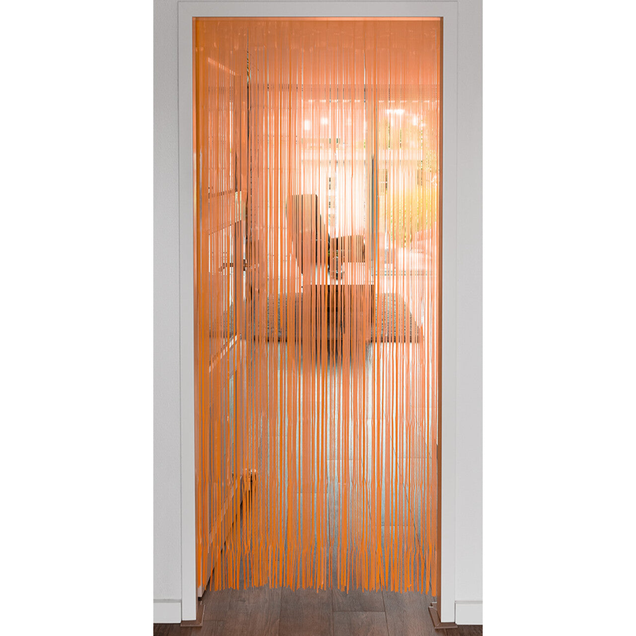 Op deze afbeelding zie je een Decoratie, van het merk Boland. Feestelijk Folie Gordijn Neon Oranje