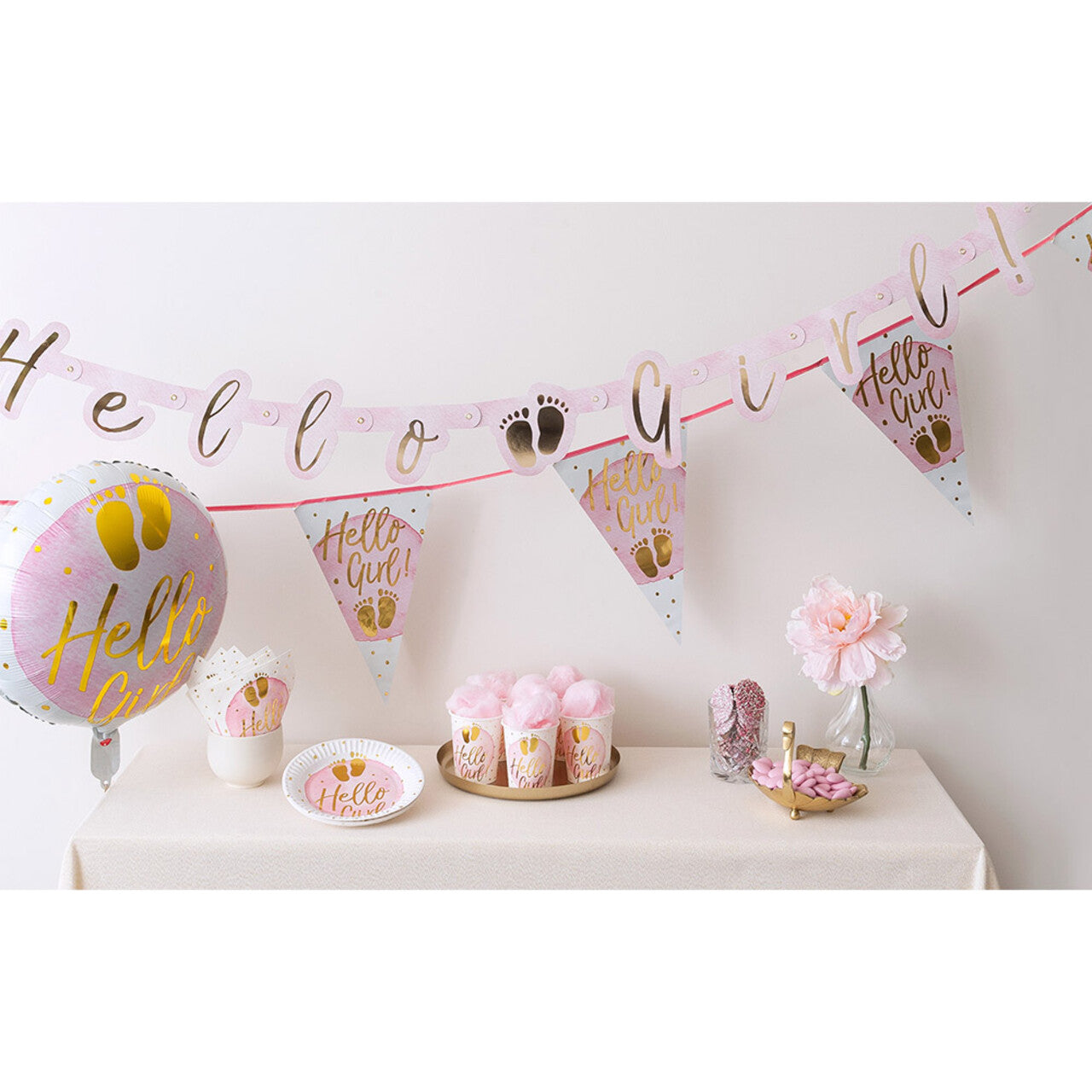 Op deze afbeelding zie je een Decoratie, van het merk Boland. Servetten Hello Girl!