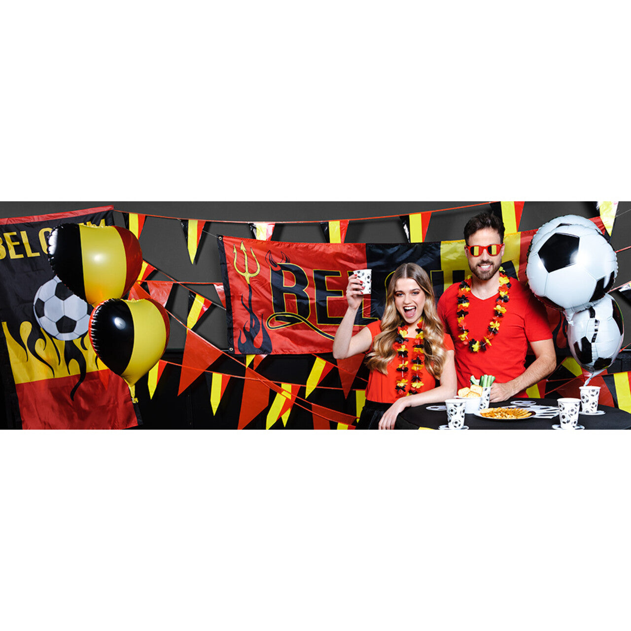 Op deze afbeelding zie je een Decoratie, van het merk Boland. Pe Vlaggenlijn België Zwart Geel Rood