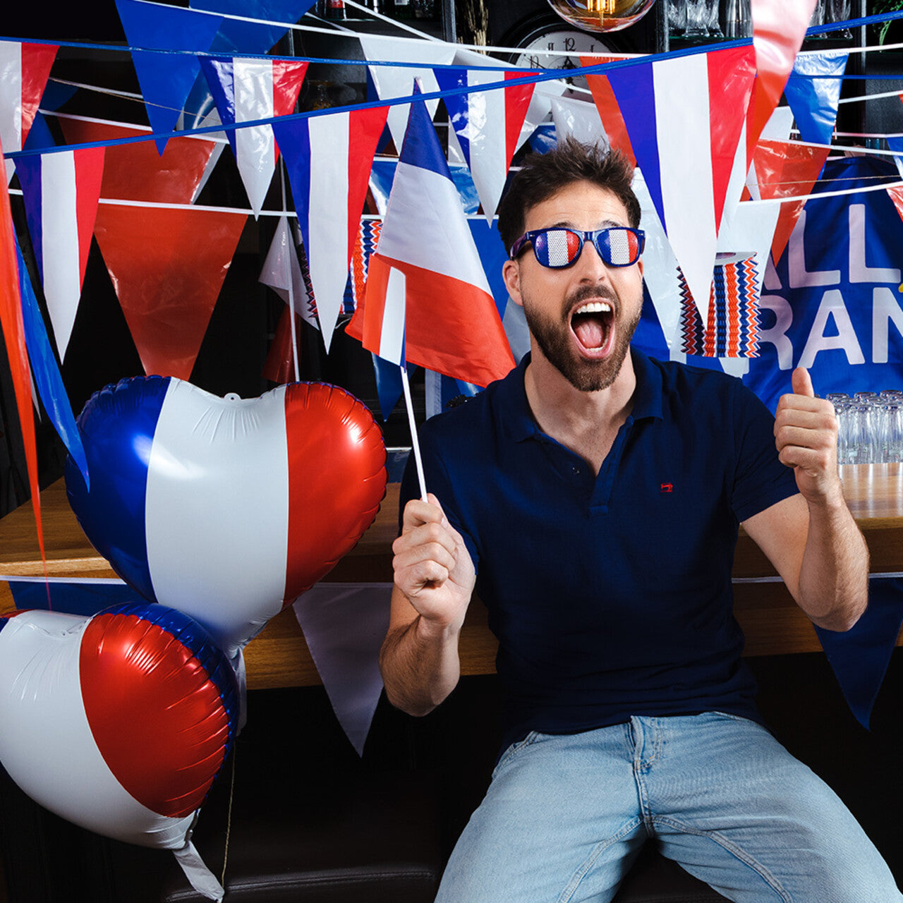 Op deze afbeelding zie je een Decoratie, van het merk Boland. Banner Voetbal Vlag Frankrijk Allez France