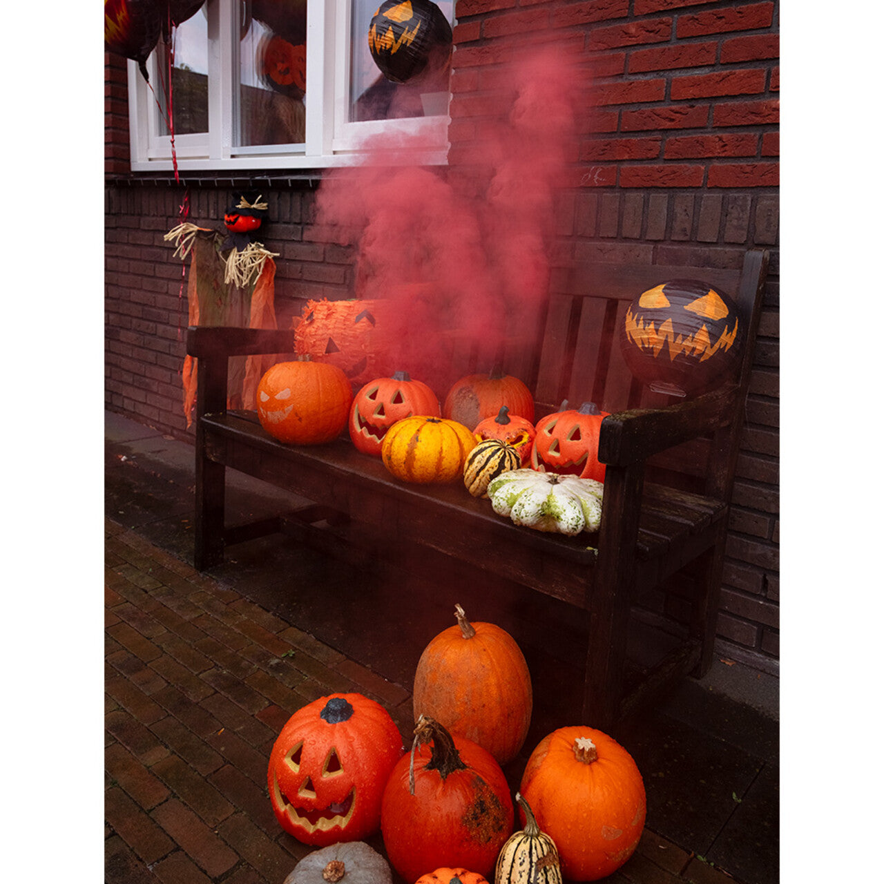 Op deze afbeelding zie je een Decoratie, van het merk Boland. Papieren Lampion Creepy Pumpkin