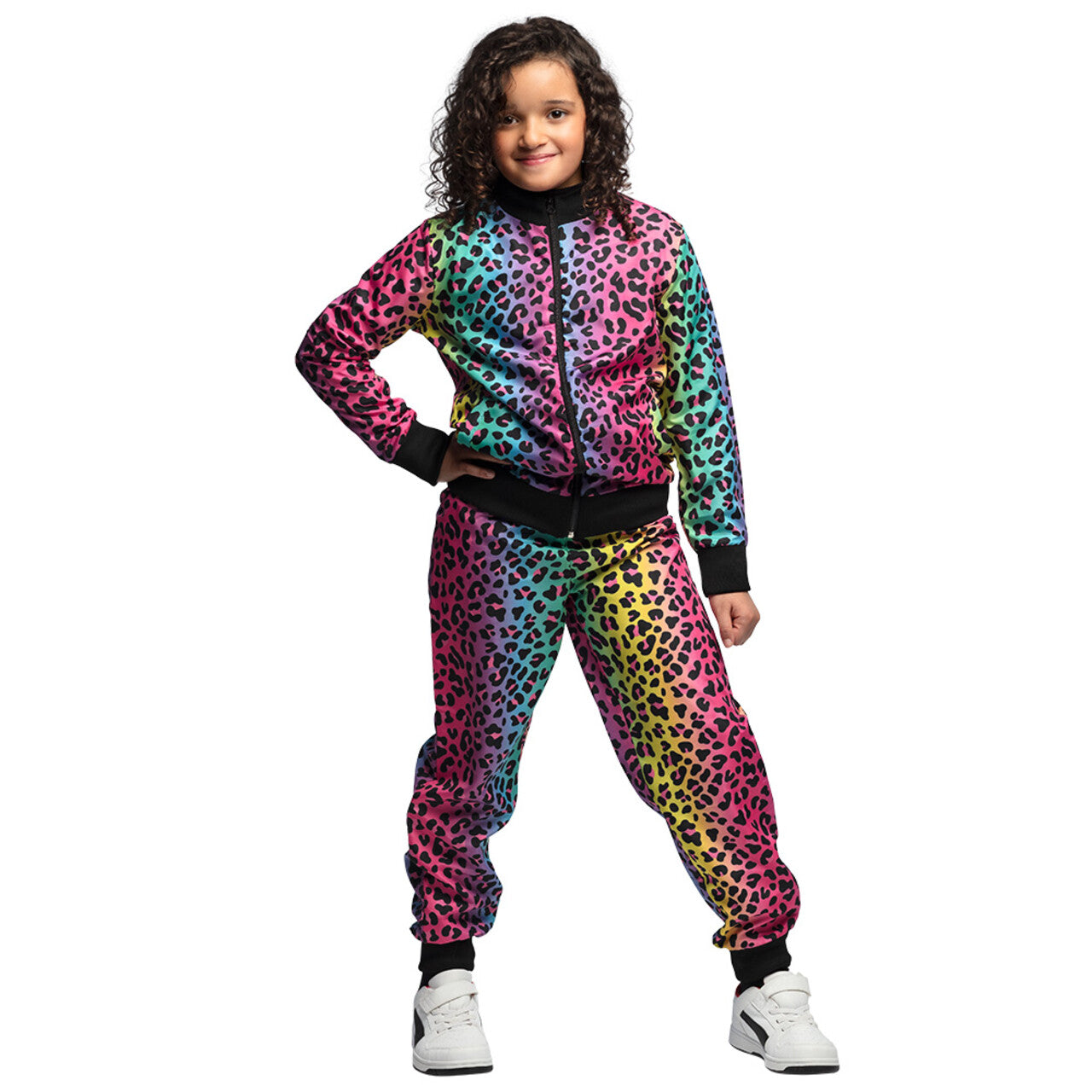 Op deze afbeelding zie je een Kostuums, van het merk Boland. Trainingspak Regenboogpanter Kind Kind Kostuum