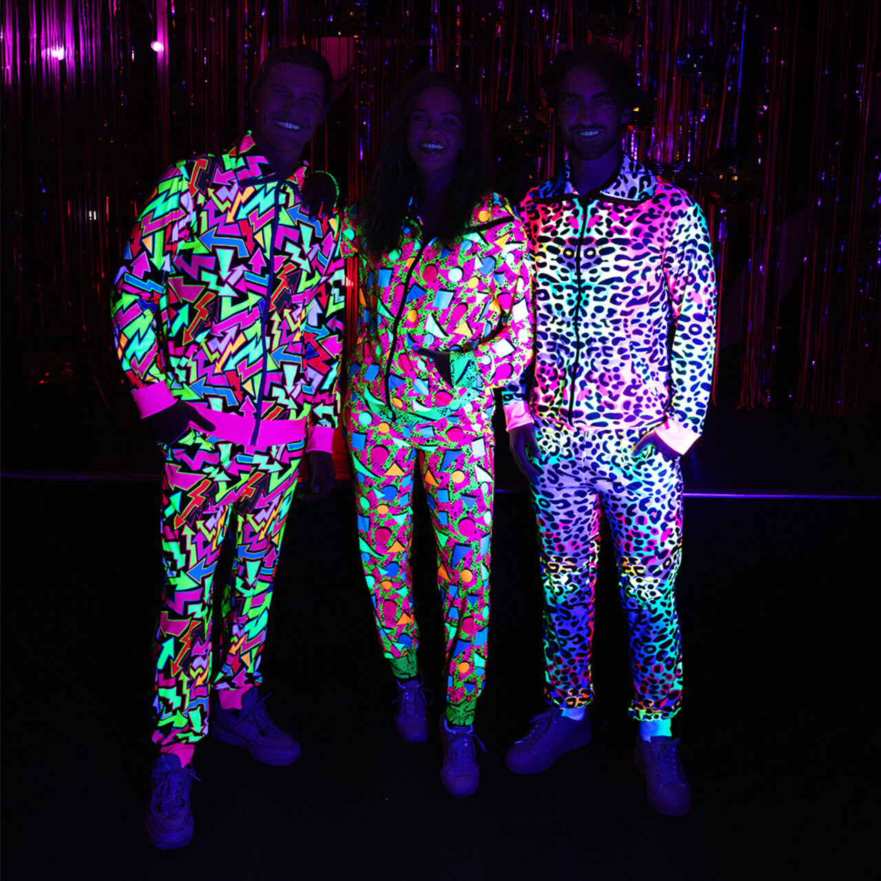 Op deze afbeelding zie je een Kostuums, van het merk Boland. Trainingspak 90s Street Art Blacklight Vrouw Kostuum