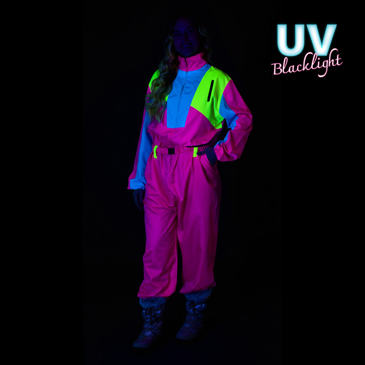 Op deze afbeelding zie je een Kostuums, van het merk Boland. Skipak Snow Glow Babe (S) Vrouw Kostuum