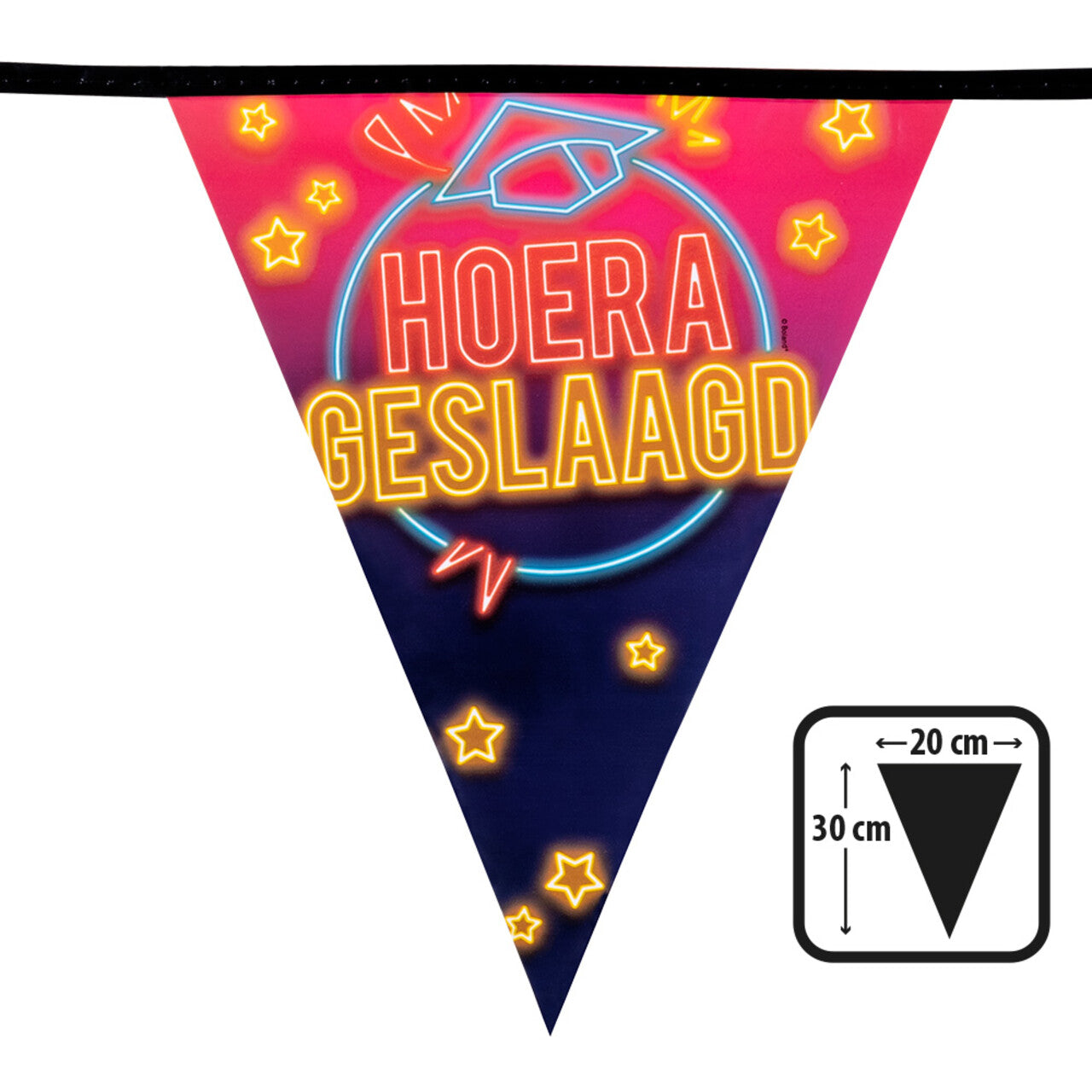Op deze afbeelding zie je een Decoratie, van het merk Boland. Vlaggenlijn Hoera Geslaagd