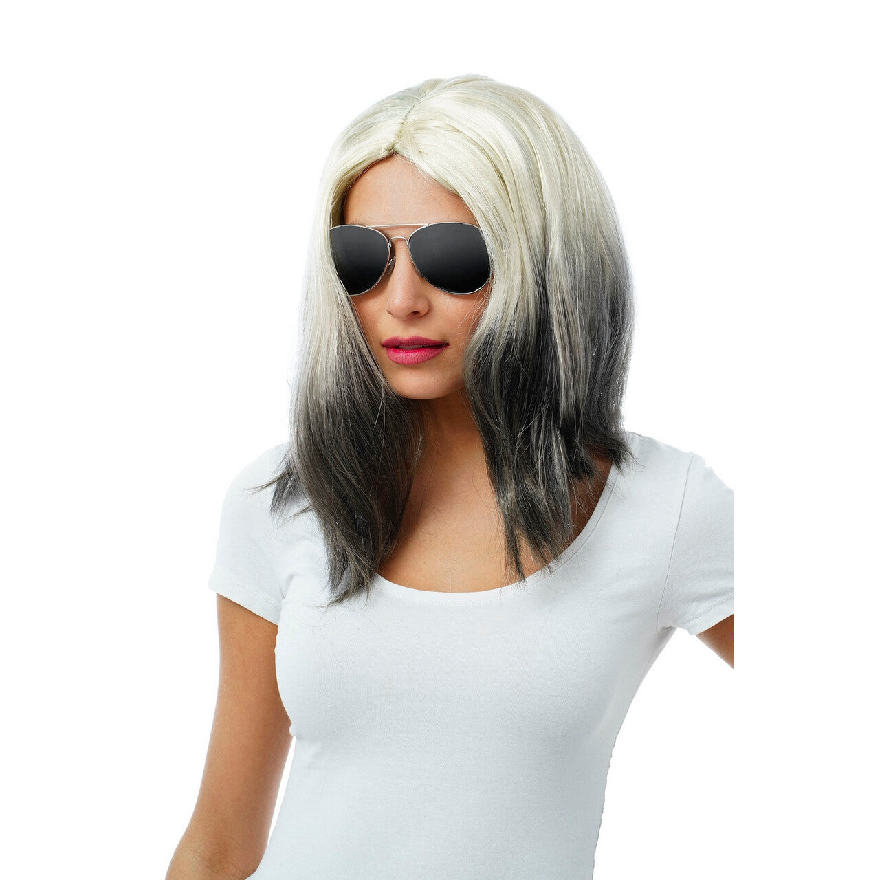 Op deze afbeelding zie je een Accessoires, van het merk Chaks. Pruik Marleen Silverblond