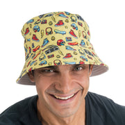 Op deze afbeelding zie je een Accessoires, van het merk Chaks. Jaren 90 Bucket Hat Geelcool