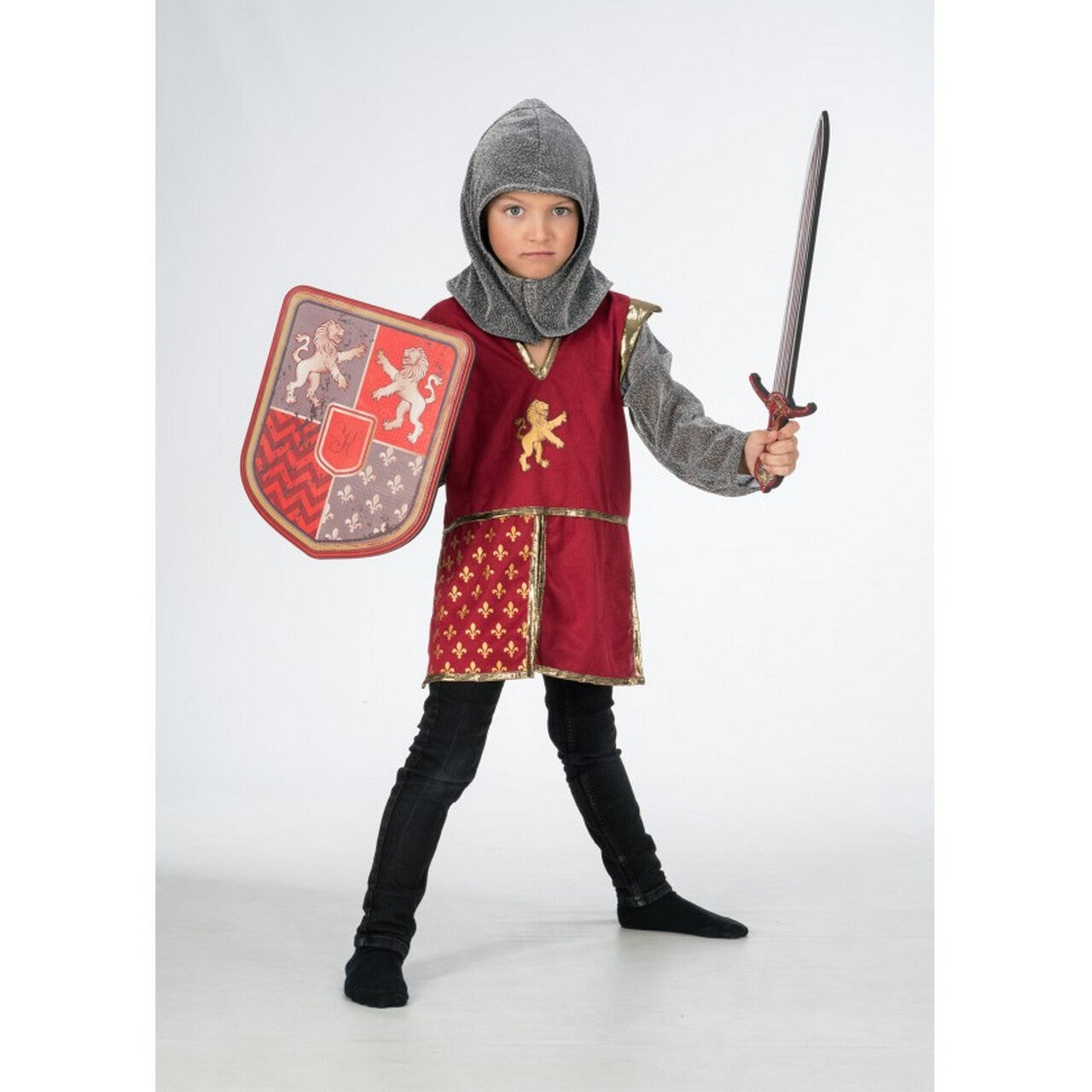 Op deze afbeelding zie je een Kostuums, van het merk Chaks. Red Lion Ridder Van Leeuwkasteel Jongen Kostuum