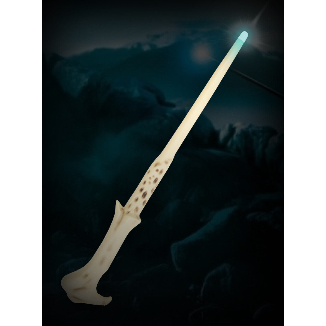 Op deze afbeelding zie je een Accessoires, van het merk Funidelia. Lichtgevende Toverstaf Voldemort - Harry Potter