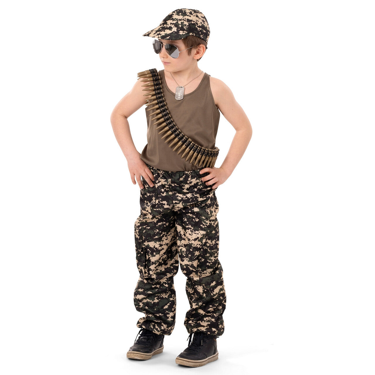 Op deze afbeelding zie je een Kostuums, van het merk Funny Fashion. Army Arnold Jongen Kostuum