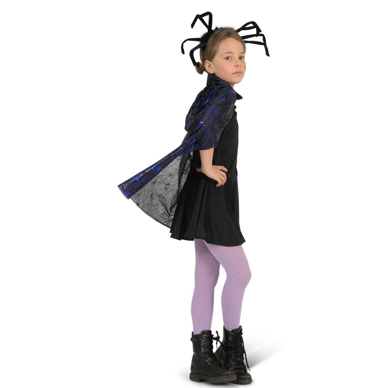 Op deze afbeelding zie je een Kostuums, van het merk Funny Fashion. Spinnencape Met Blauwe Gloed Kind Kind
