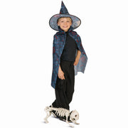 Op deze afbeelding zie je een Kostuums, van het merk Funny Fashion. Scary Skull Cape En Hoed Kind