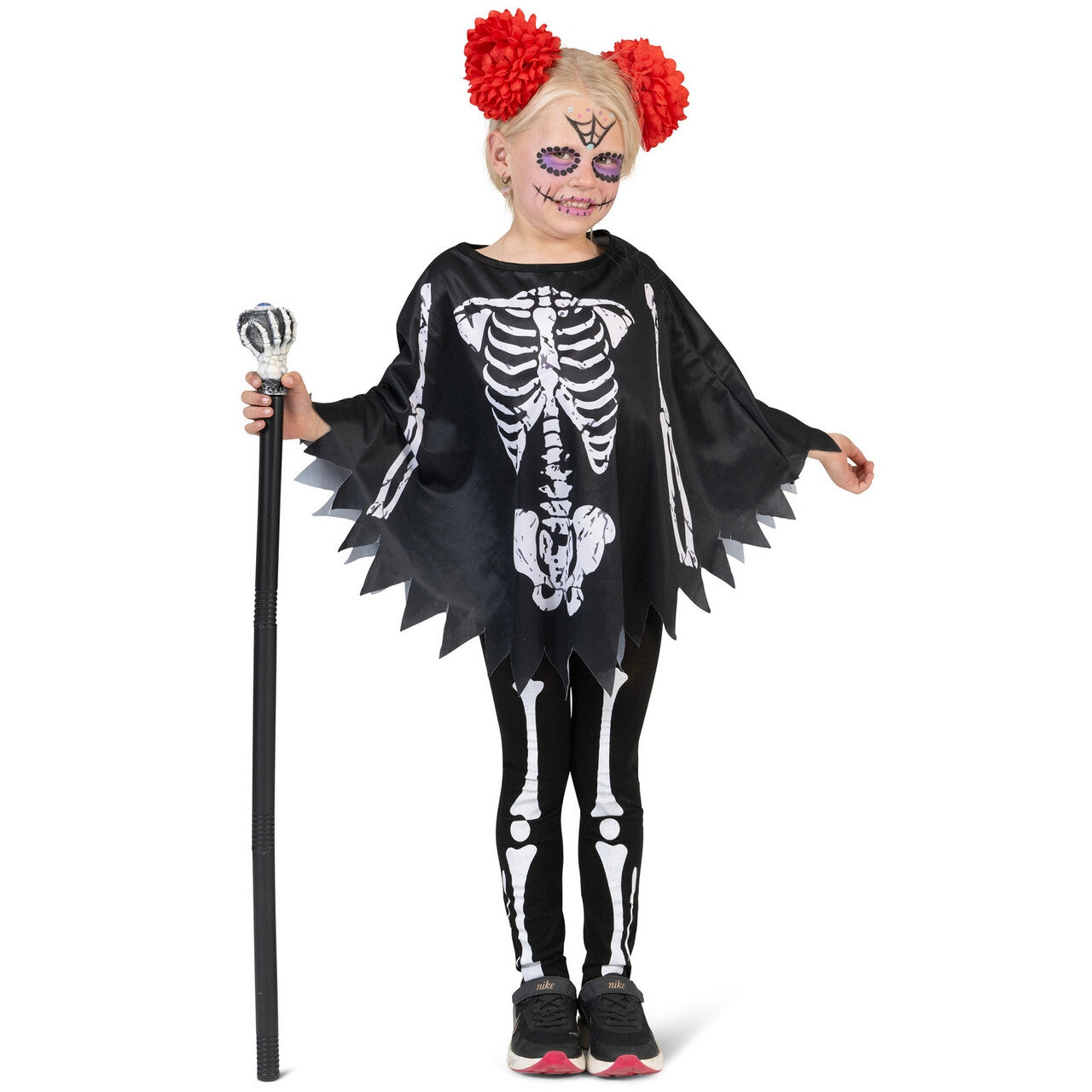 Op deze afbeelding zie je een Kostuums, van het merk Funny Fashion. Vliegend Skelet Sylvie Poncho Meisje