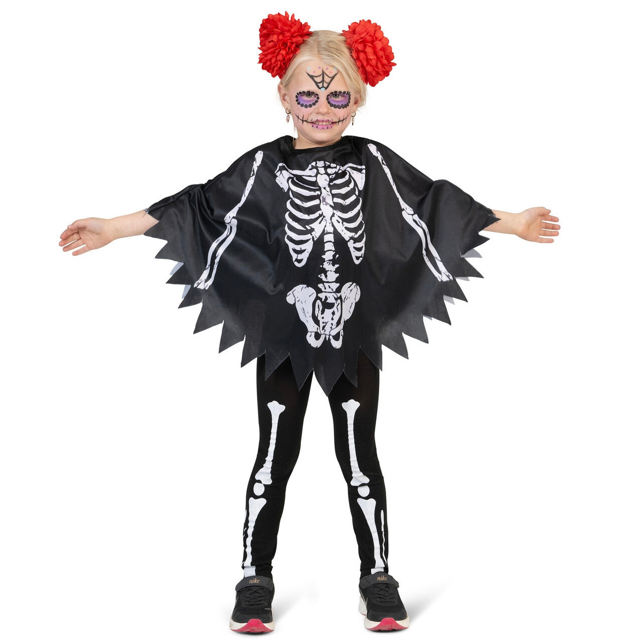Op deze afbeelding zie je een Kostuums, van het merk Funny Fashion. Vliegend Skelet Sylvie Poncho Meisje
