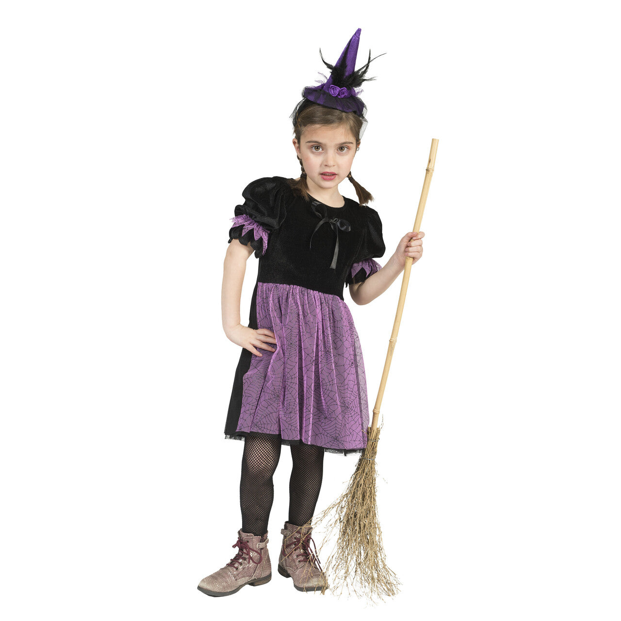 Op deze afbeelding zie je een Kostuums, van het merk Funny Fashion. Zwart-Paarse Heks Nina Meisje Kostuum