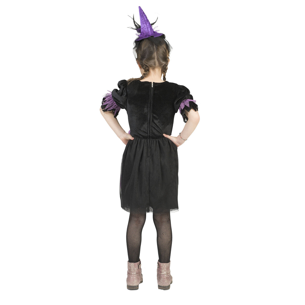Op deze afbeelding zie je een Kostuums, van het merk Funny Fashion. Zwart-Paarse Heks Nina Meisje Kostuum