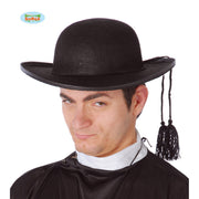 Op deze afbeelding zie je een Accessoires, van het merk Guirca. Kapelaan Rijke Roomse Leven Hoed