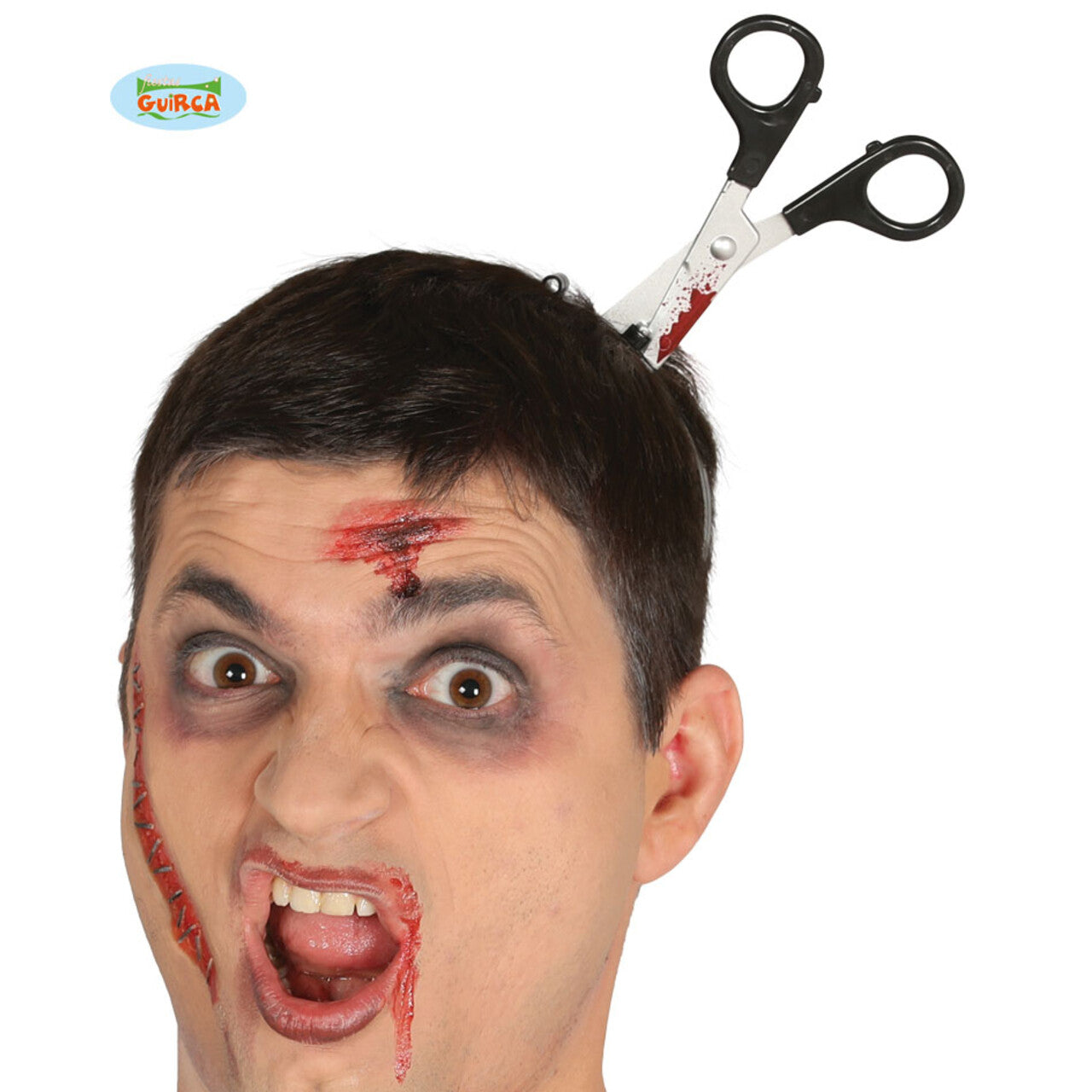 Op deze afbeelding zie je een Accessoires, van het merk Guirca. Schaar In Je Hoofd Halloween