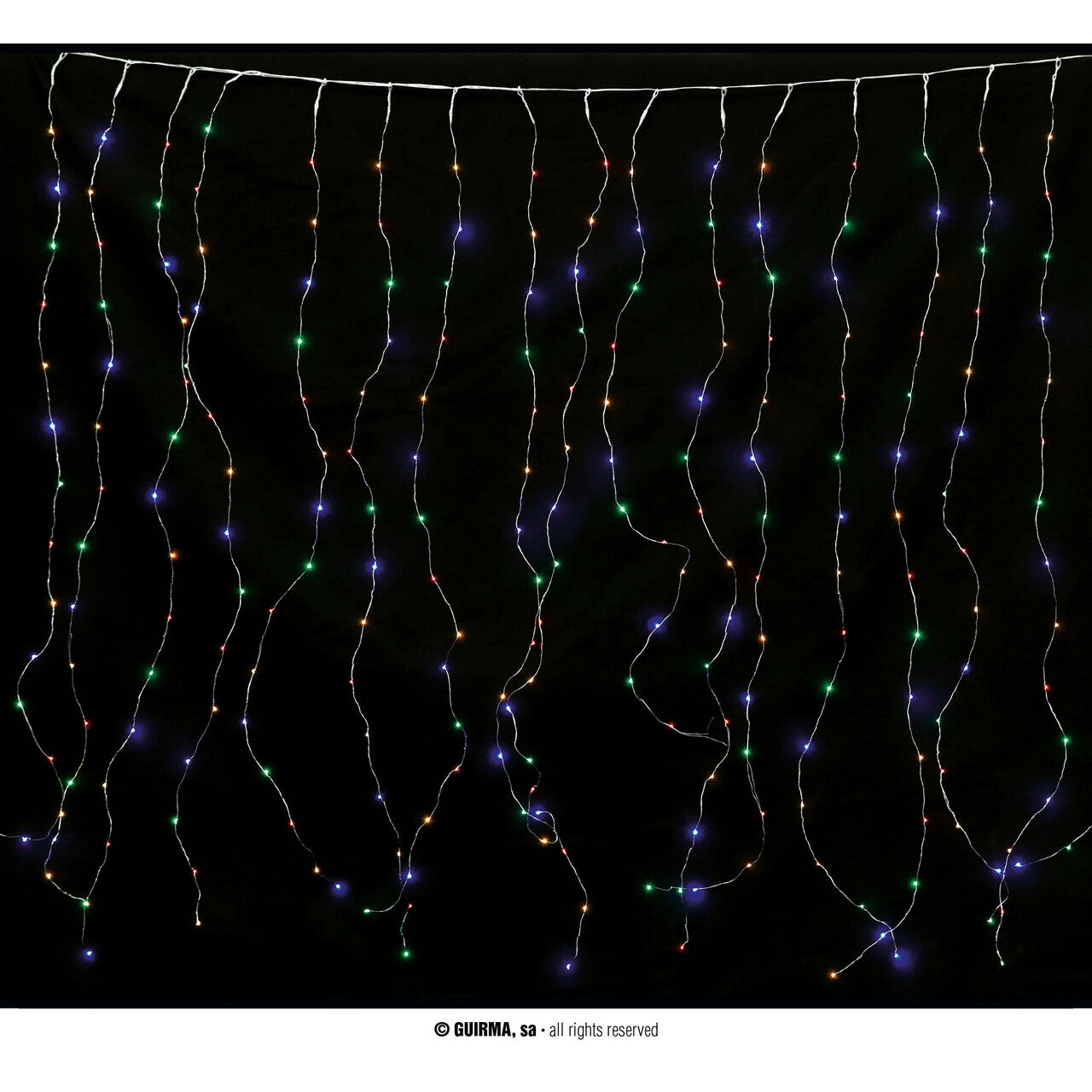 Op deze afbeelding zie je een Decoratie, van het merk Guirma. Licht Gordijn Festijn 300 Led Kleur