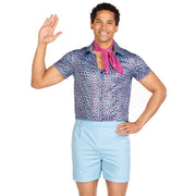 Op deze afbeelding zie je een Kostuums, van het merk Leg Avenue. Mr Ken Malibu Man Kostuum