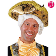 Op deze afbeelding zie je een Accessoires, van het merk Magic By Freddy's. Driesteek Musketier Goud