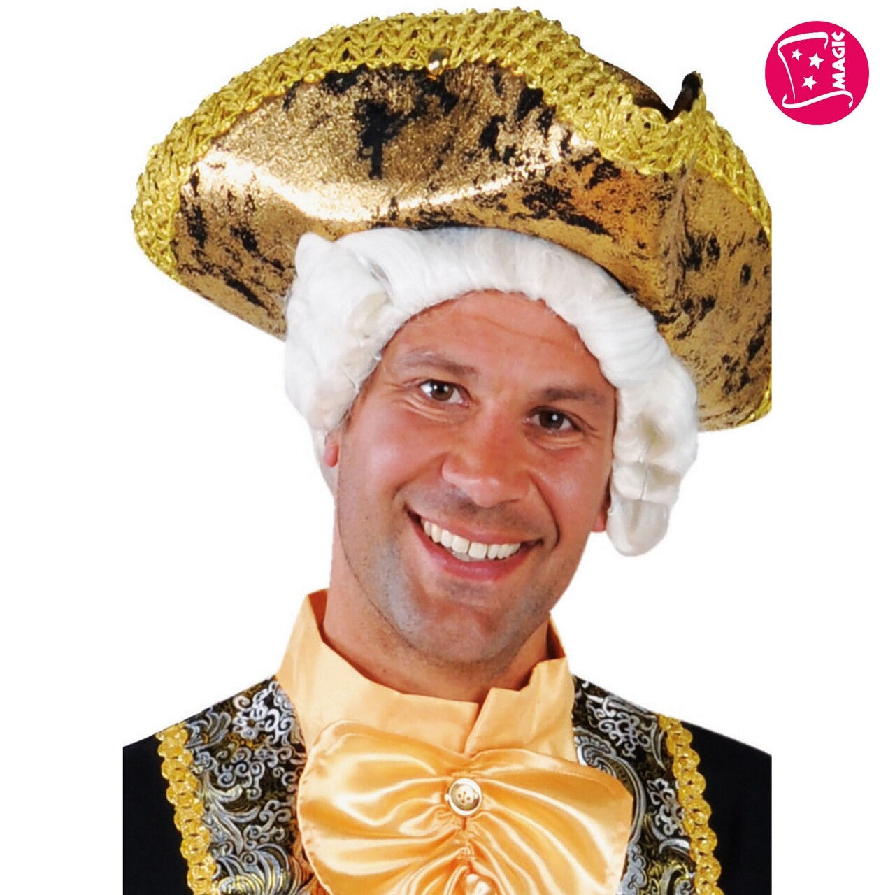 Op deze afbeelding zie je een Accessoires, van het merk Magic By Freddy's. Driesteek Musketier Goud