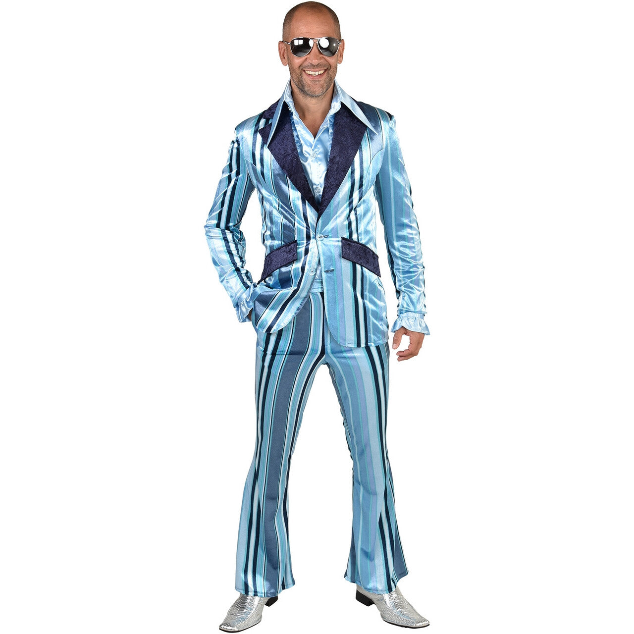 Op deze afbeelding zie je een Kostuums, van het merk Magic By Freddy's. Mr Fine Stripe Jaren 70 Pak Blauw Man