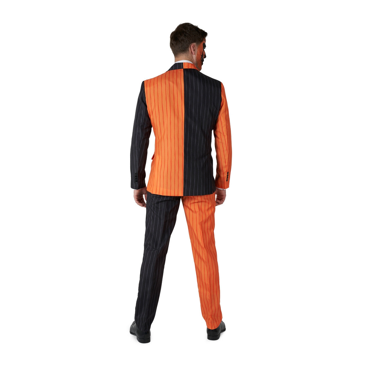 Op deze afbeelding zie je een Kostuums, van het merk Suitmeister. Jack-O Pinstripe Black Oranje Zwart Man Kostuum