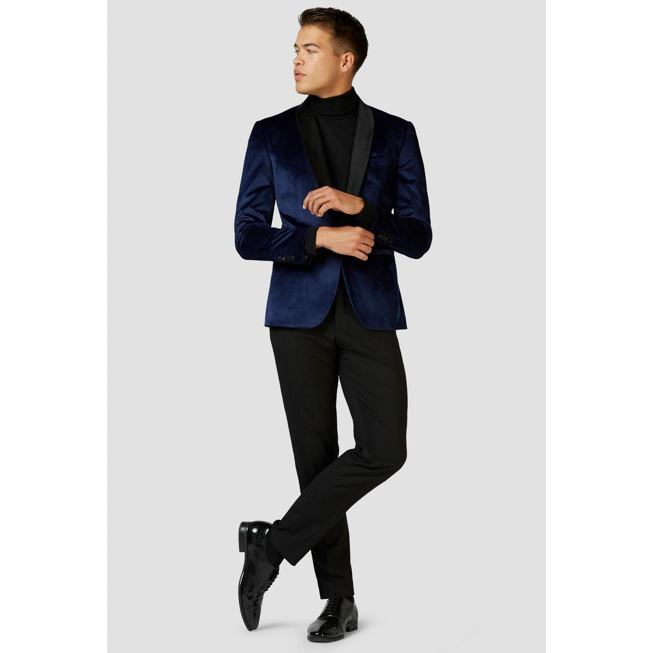 Op deze afbeelding zie je een Kostuums, van het merk Opposuits. Luxe Statige Gala Jas Diepblauw Man
