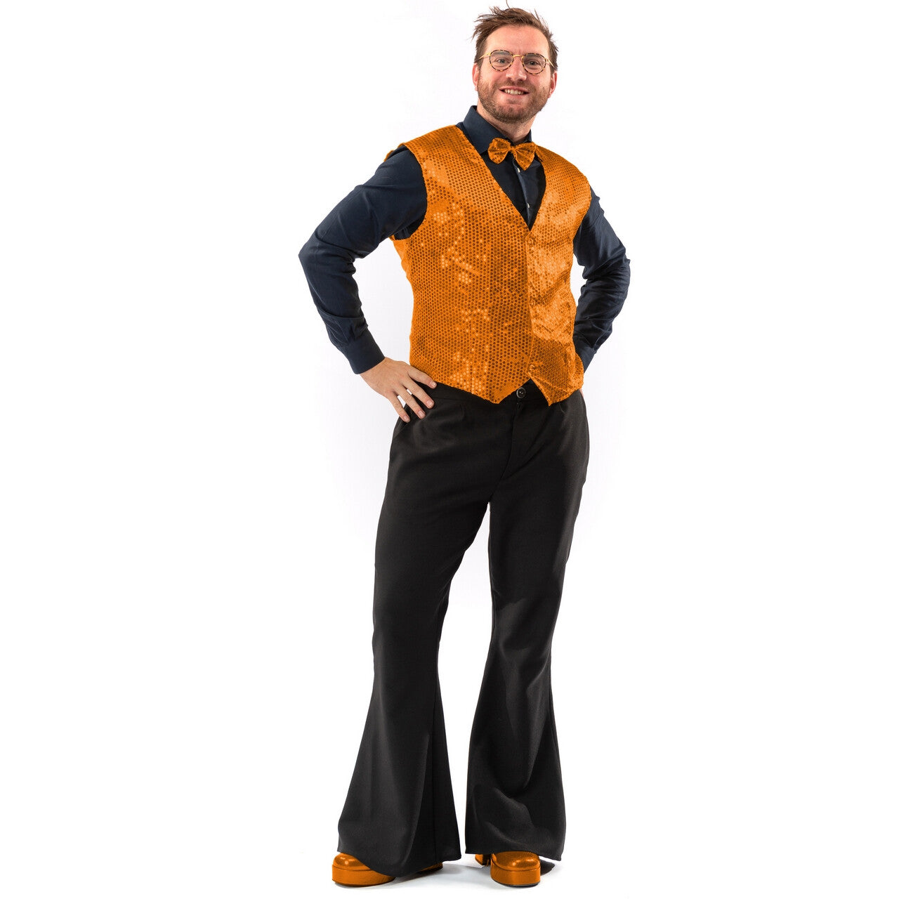 Op deze afbeelding zie je een Kostuums, van het merk Original Replicas. Paillettenvest Met Strik Oracle Orange Man