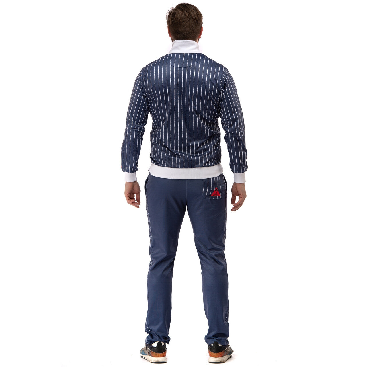 Op deze afbeelding zie je een Kostuums, van het merk Original Replicas. Pablo Discobar Festival Suit Coke Lines Kostuum