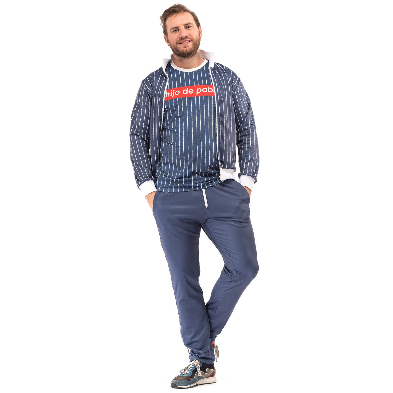 Op deze afbeelding zie je een Kostuums, van het merk Original Replicas. Pablo Discobar Festival Suit Coke Lines Kostuum