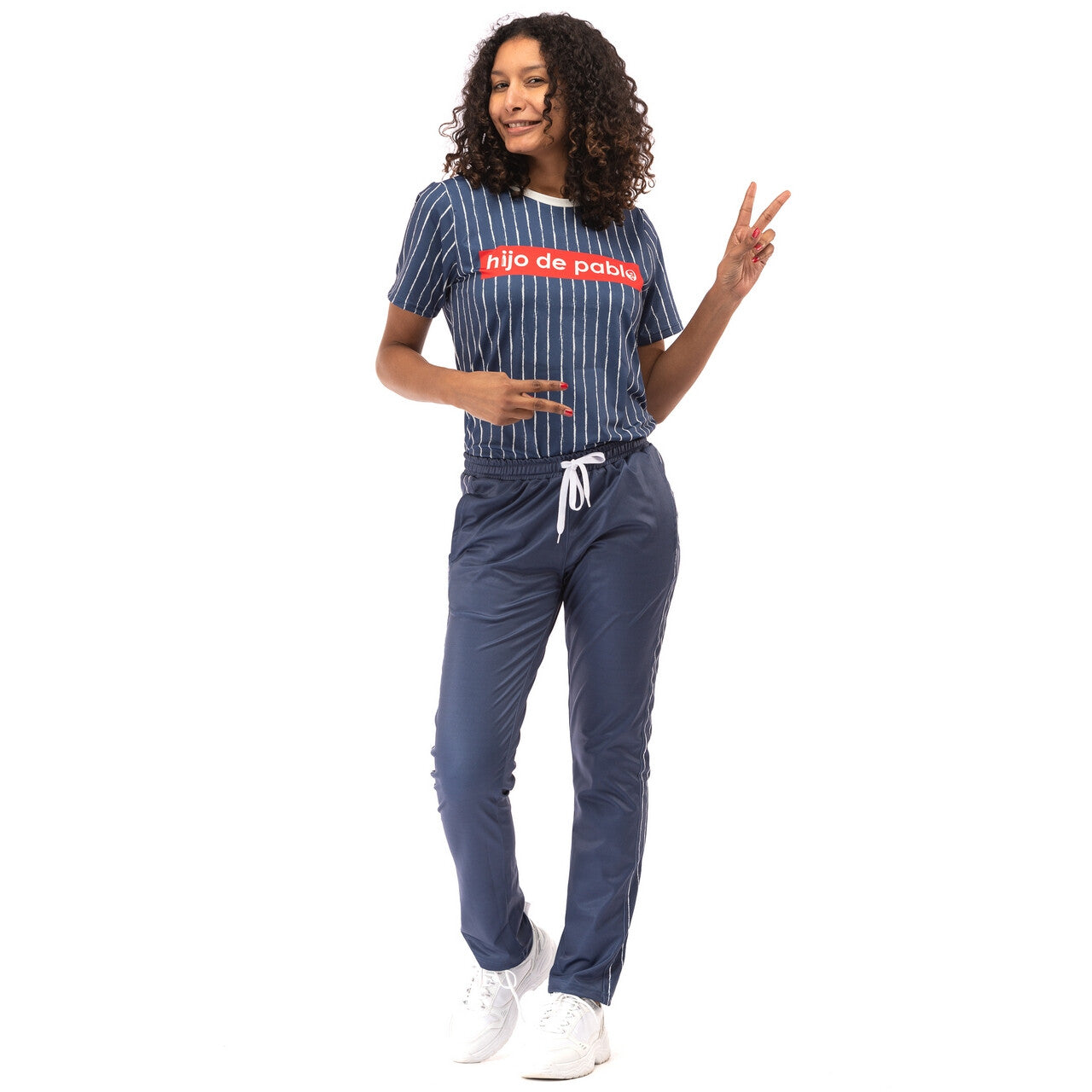 Op deze afbeelding zie je een Kostuums, van het merk Original Replicas. Pablo Discobar Festival Suit Coke Lines Kostuum