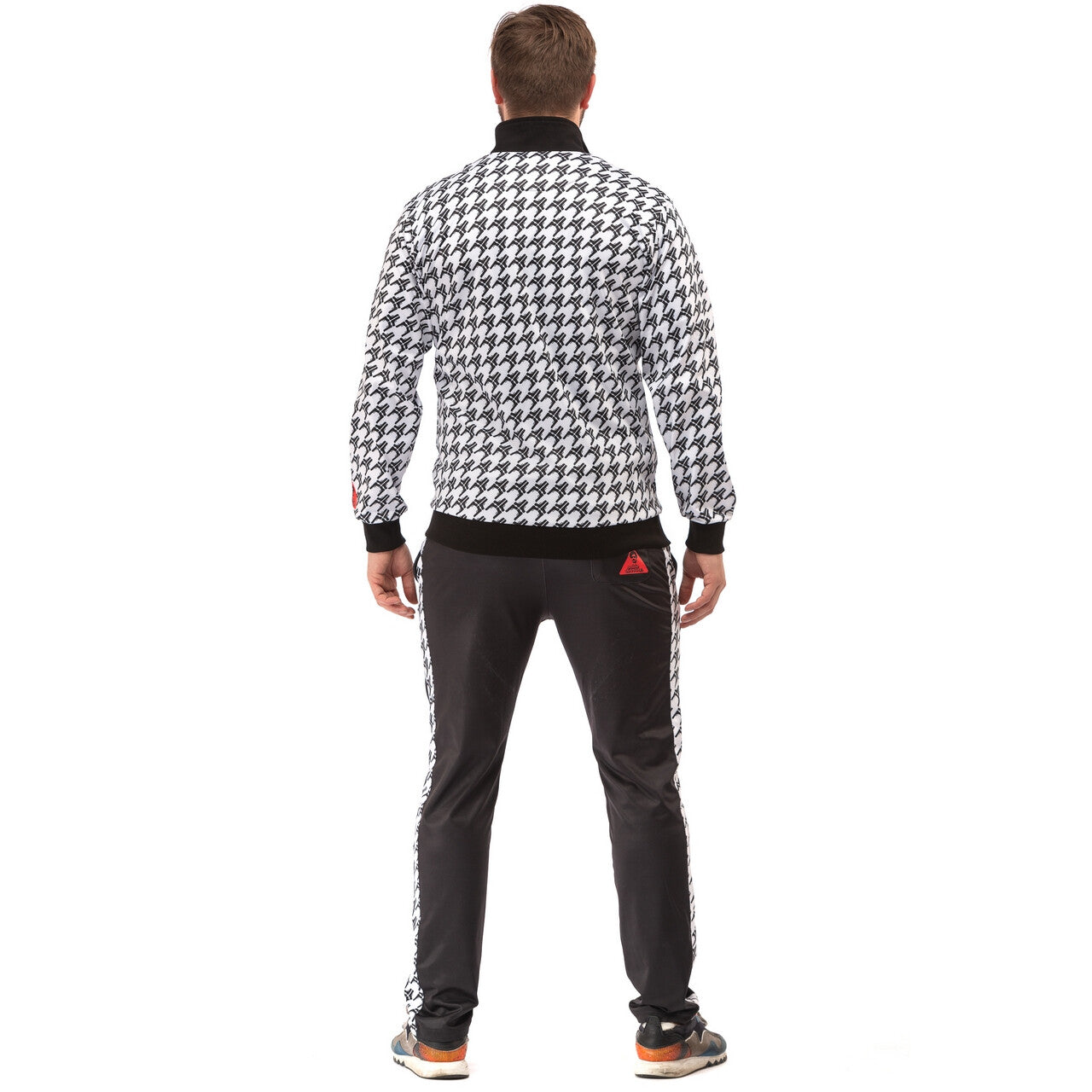Op deze afbeelding zie je een Kostuums, van het merk Original Replicas. Pablo Discobar Festival Suit Pied De Pistola Kostuum