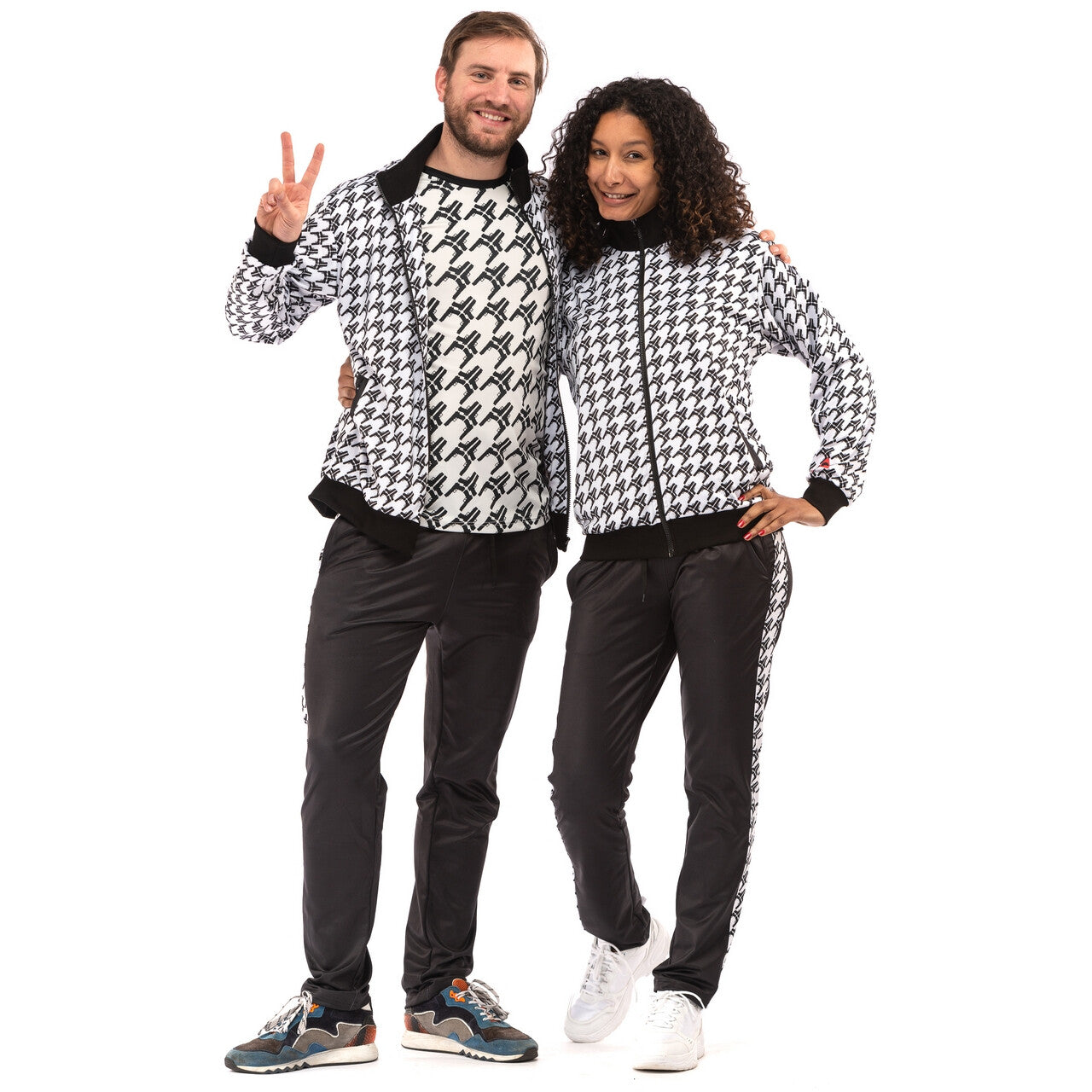 Op deze afbeelding zie je een Kostuums, van het merk Original Replicas. Pablo Discobar Festival Suit Pied De Pistola Kostuum