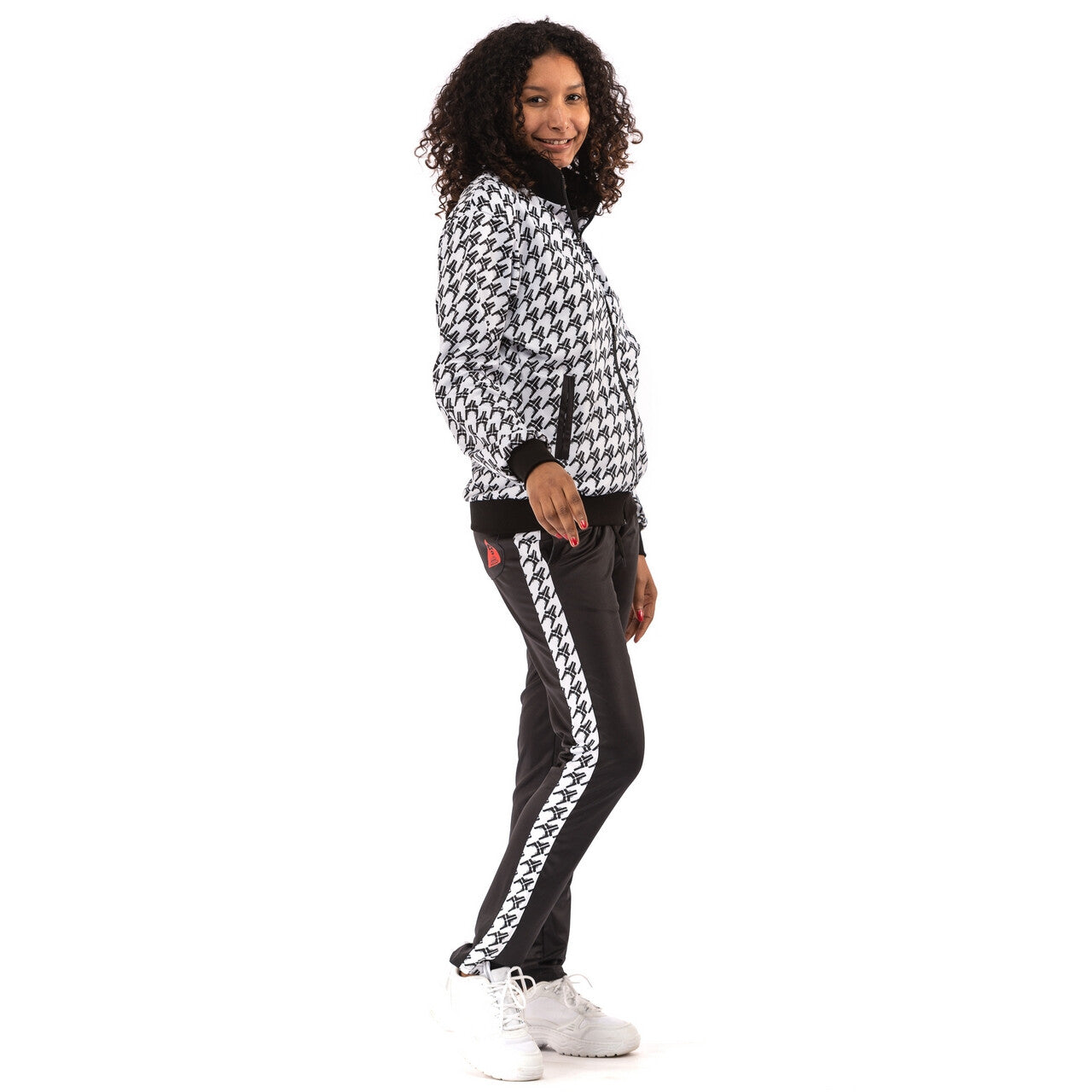 Op deze afbeelding zie je een Kostuums, van het merk Original Replicas. Pablo Discobar Festival Suit Pied De Pistola Kostuum