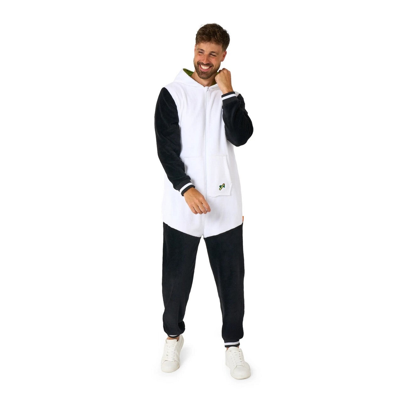 Op deze afbeelding zie je een Kostuums, van het merk Opposuits. Ping Xiao Po De Panda Relax Onesie Man Kostuum