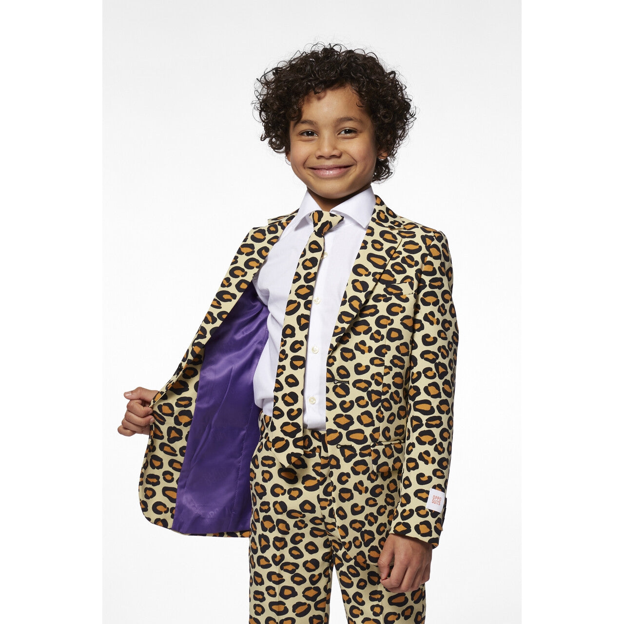 Op deze afbeelding zie je een Kostuums, van het merk Opposuits. The Jag Luxe Luipaard Jongen Kostuum