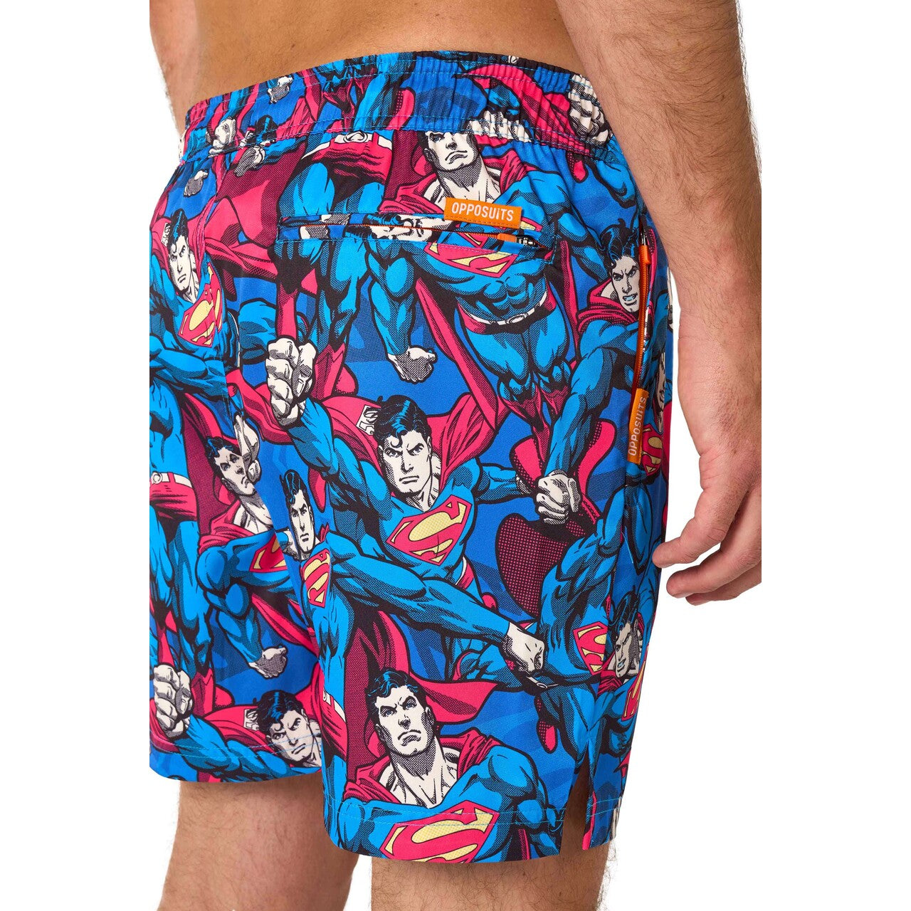 Op deze afbeelding zie je een Kostuums, van het merk Opposuits. The Man Of Steel Kostuum
