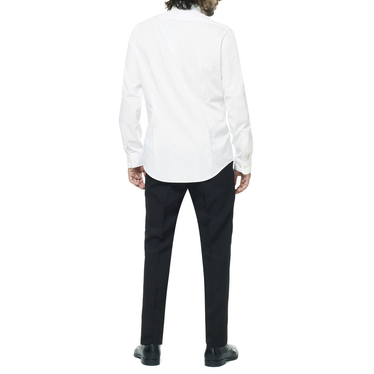 Op deze afbeelding zie je een Kostuums, van het merk Opposuits. Universeel Wit Overhemd Voor Onder Een Pak Man