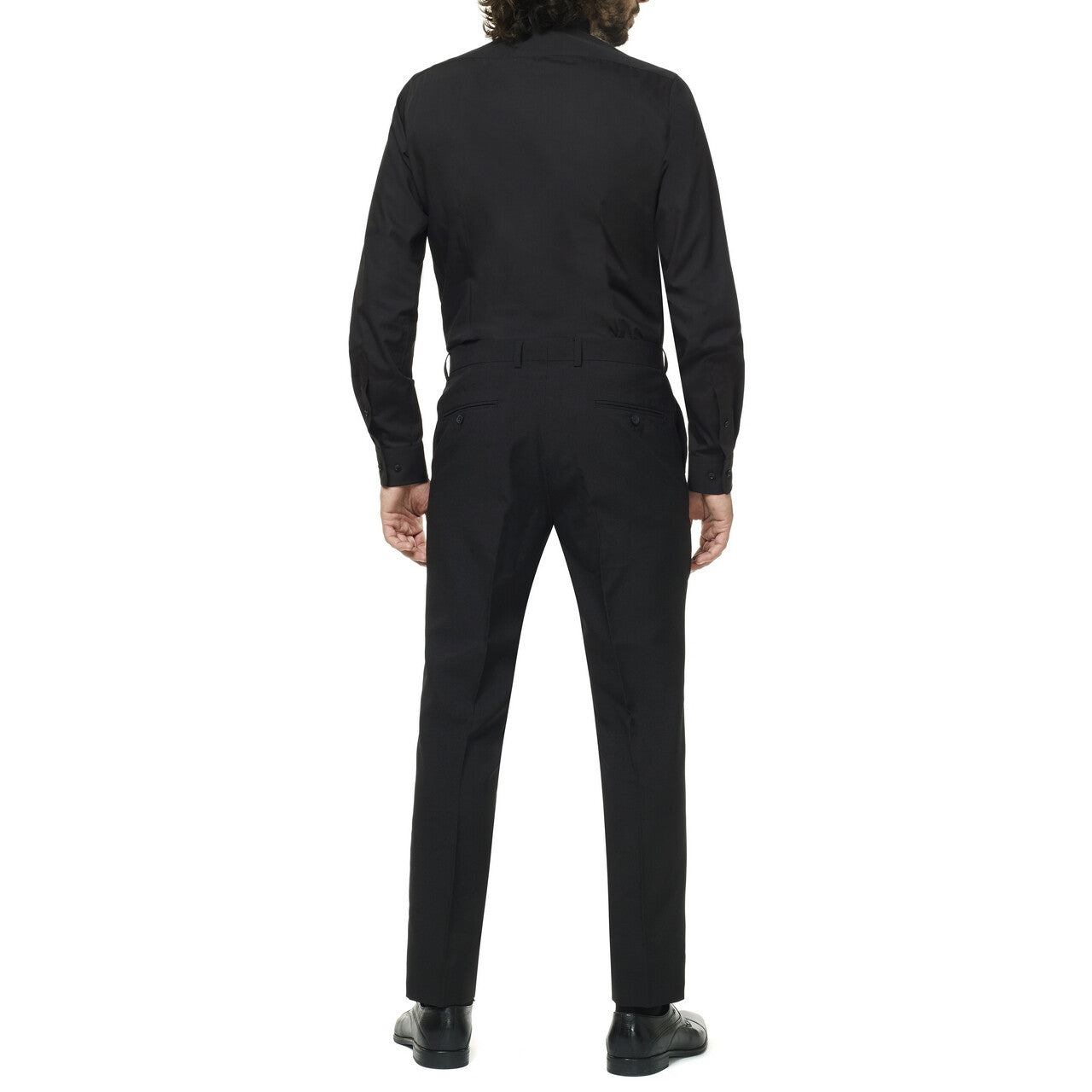 Op deze afbeelding zie je een Kostuums, van het merk Opposuits. Zwart Strak In Het Pak Overhemd Man