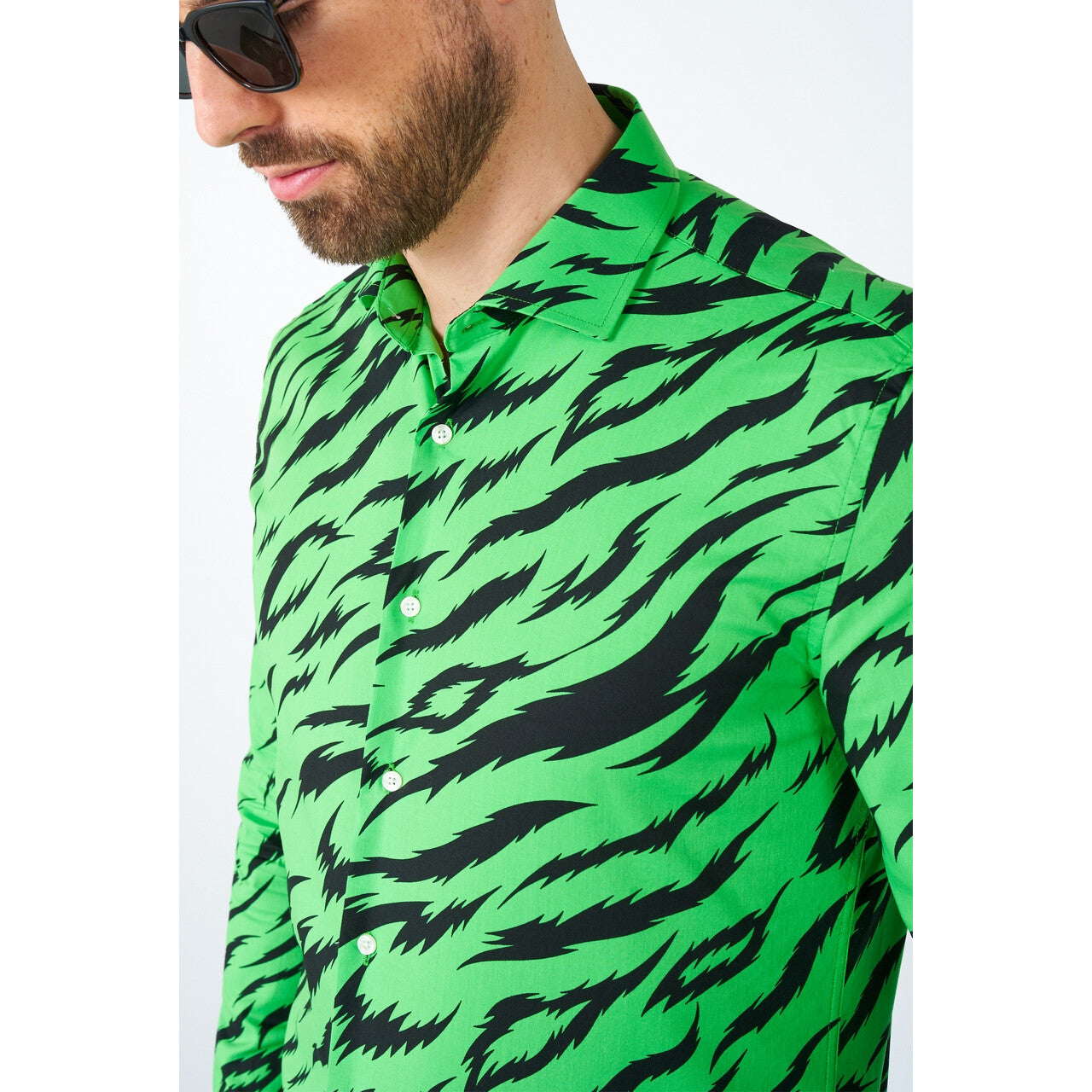 Op deze afbeelding zie je een Kostuums, van het merk Opposuits. Striped Wild Animal Green Overhemd Man