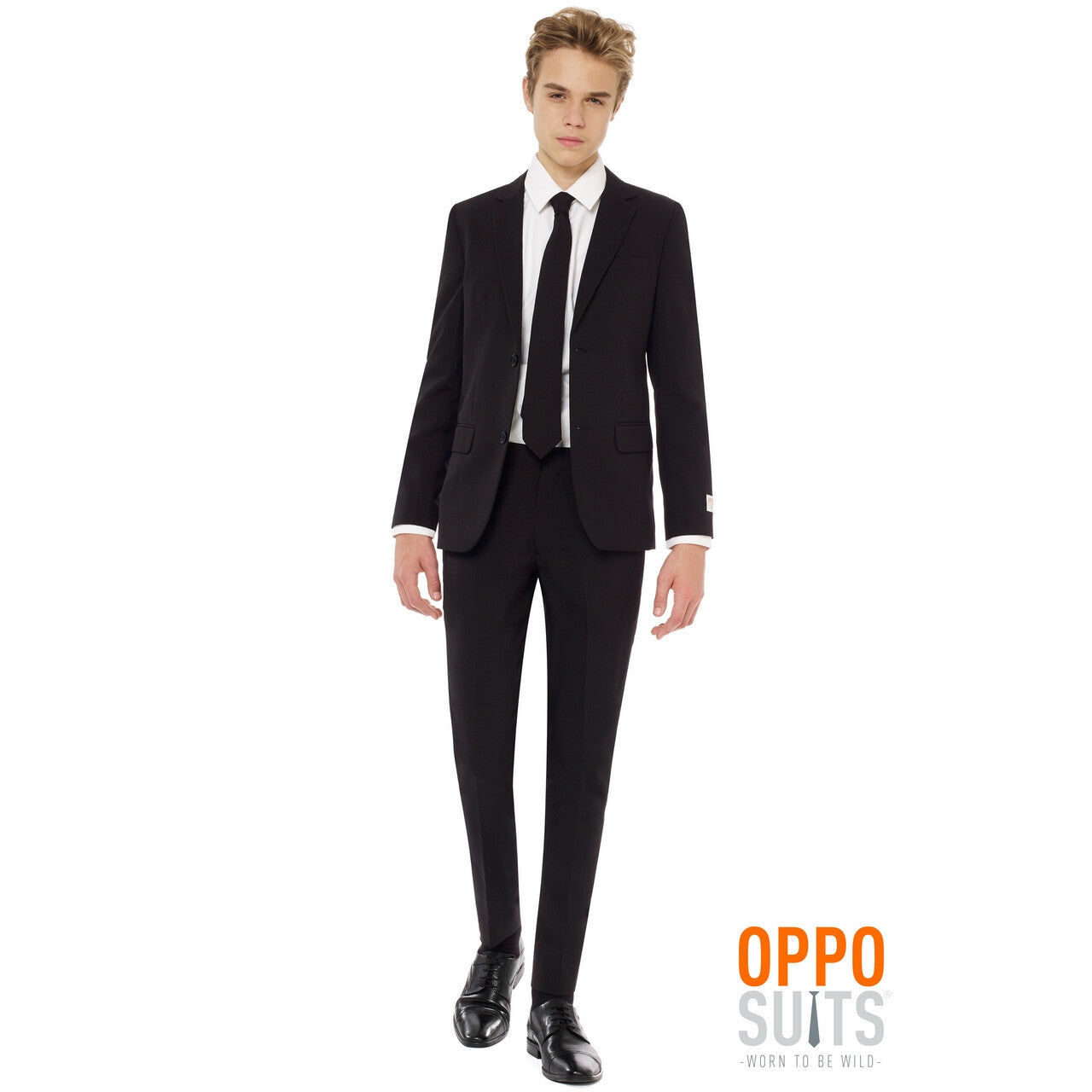 Op deze afbeelding zie je een Kostuums, van het merk Opposuits. Helemaal Zwart Solid Black Tiener Jongen Kostuum